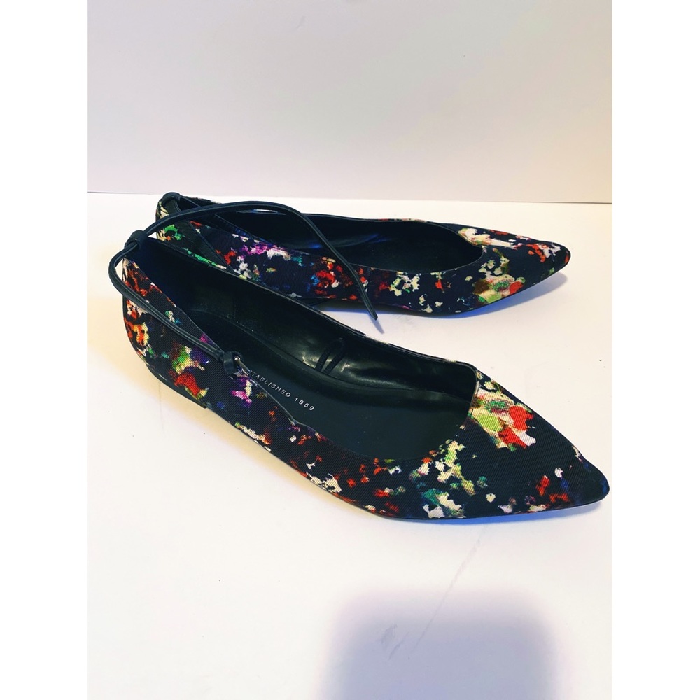 Floral Gap Flats- like new!